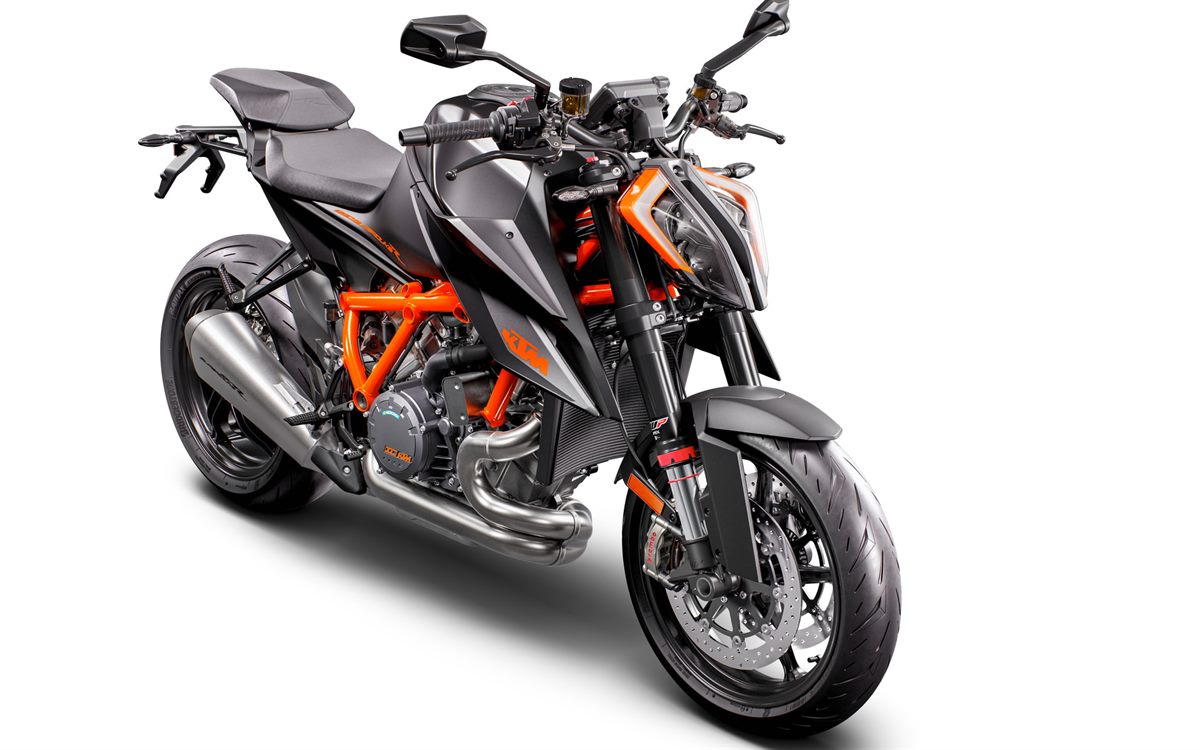 02 KTM 1290 SUPER DUKE R MY20 - Black - front-right