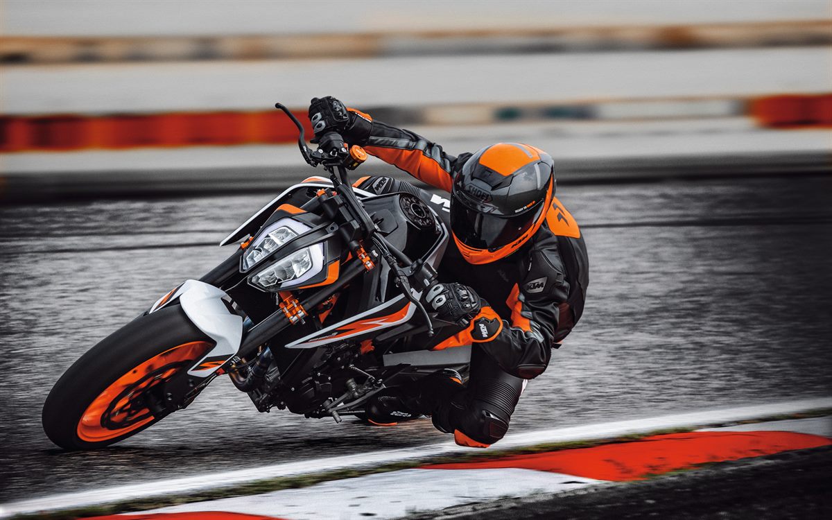 07 KTM 890 DUKE R - Action-1