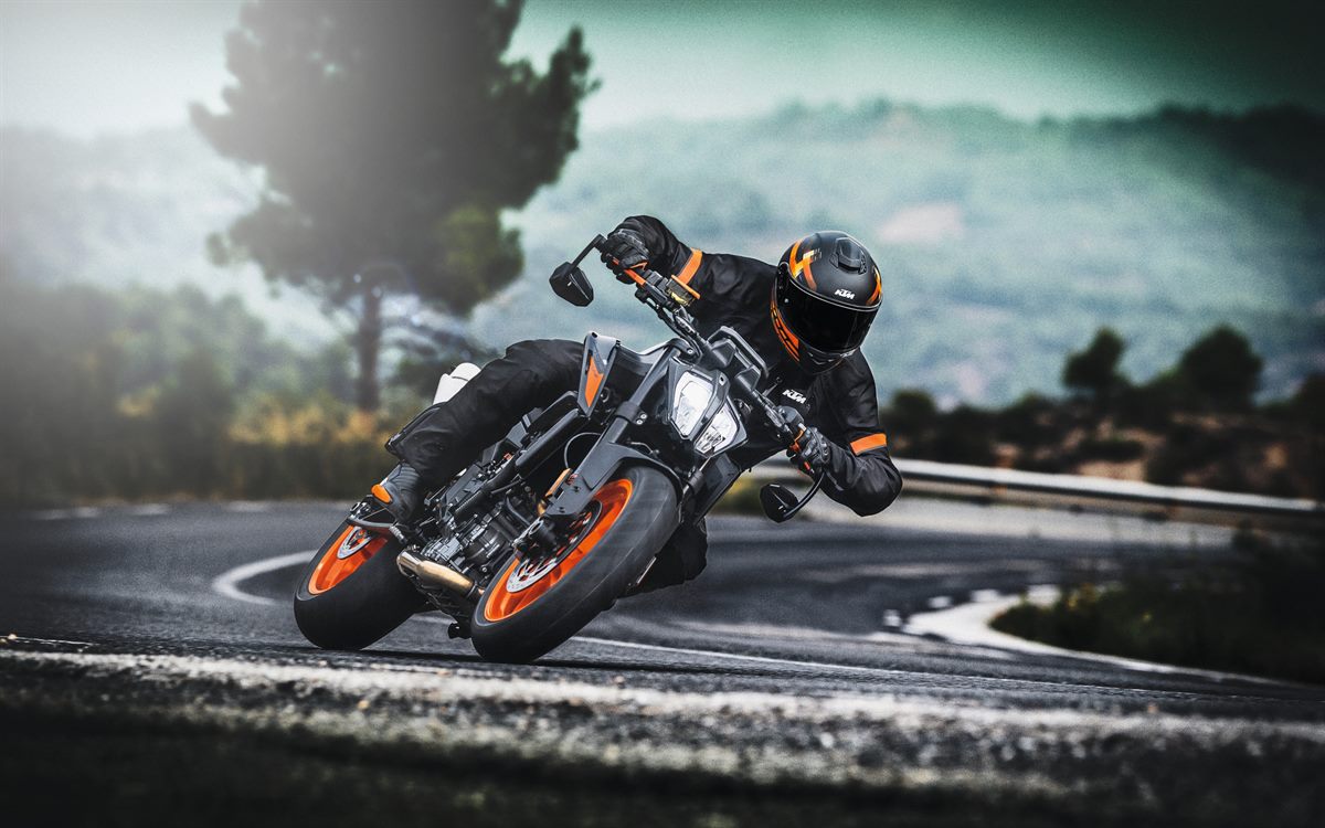 KTM 790 DUKE - Action-1 2