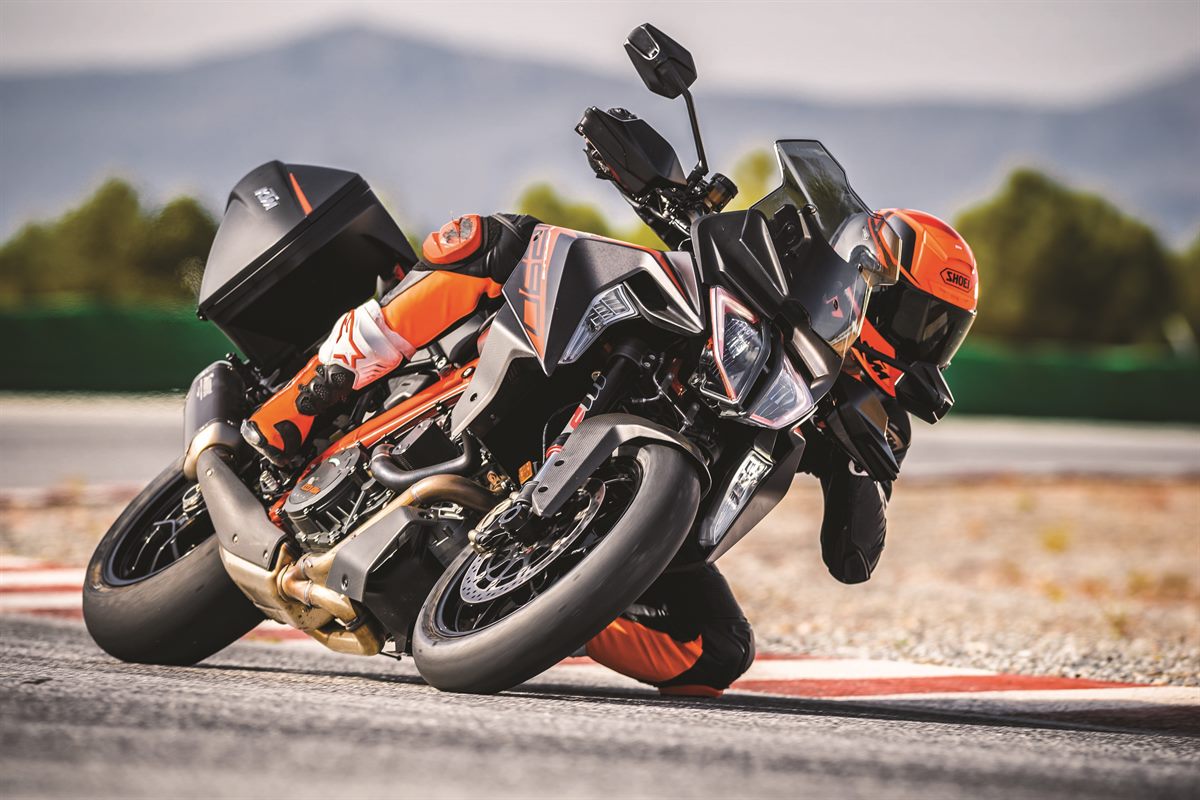 KTM 1290 SUPER DUKE GT_Action 06