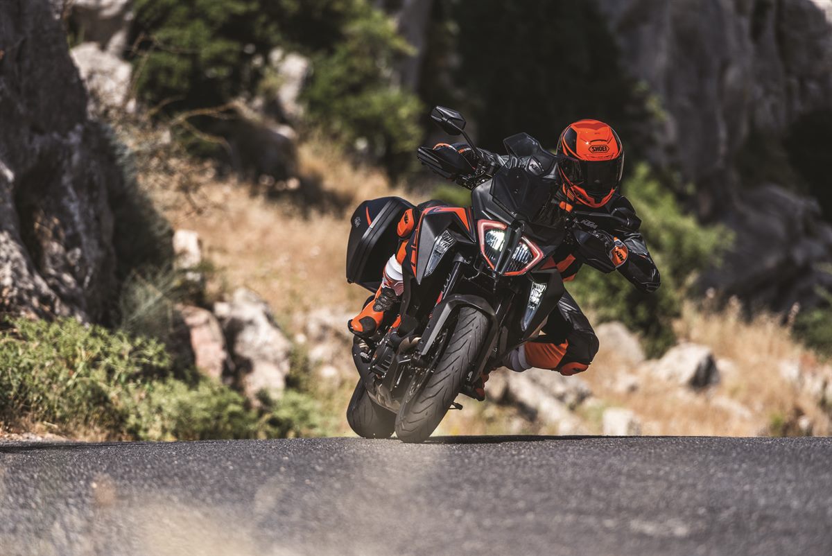 KTM 1290 SUPER DUKE GT_Action 03