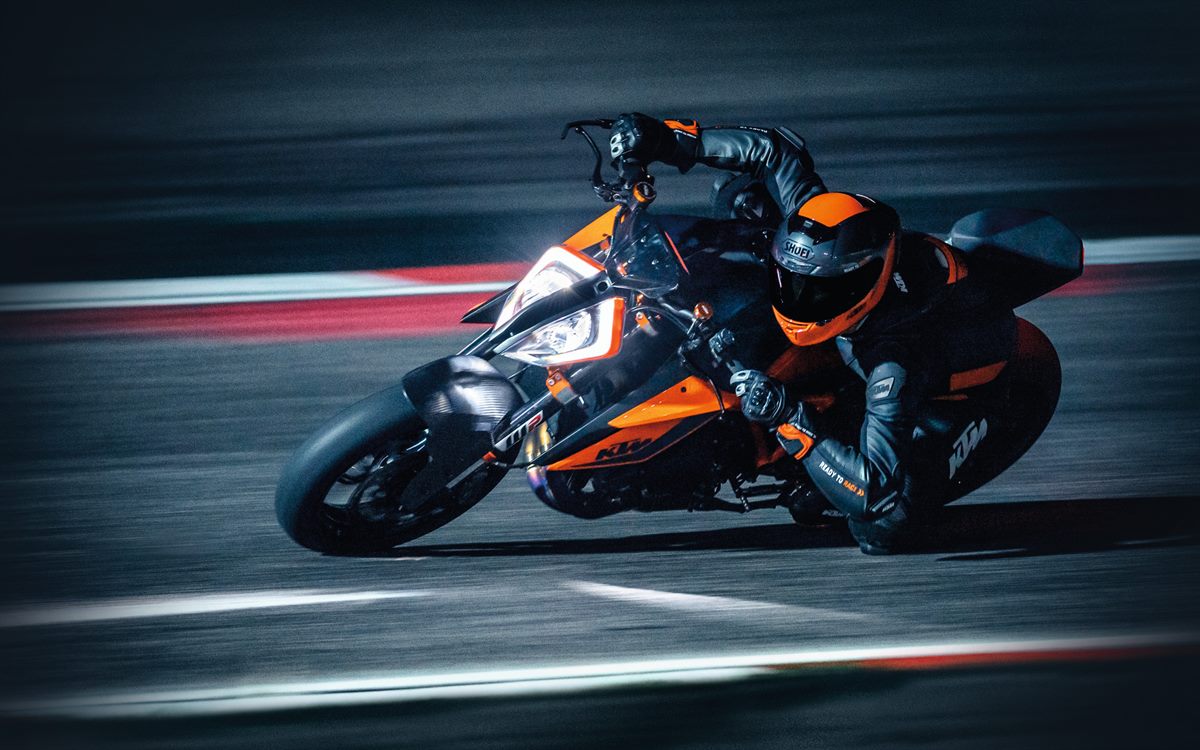 KTM 1290 SUPER DUKE R MY20 - Action-2