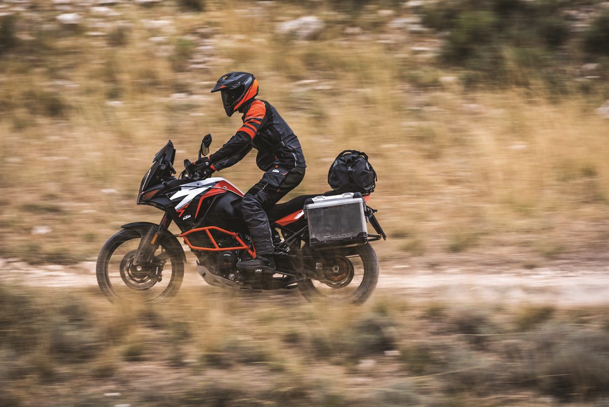 KTM 1290 SUPER ADVENTURE R_Action 01