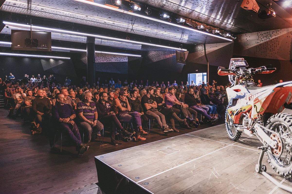 Live-Talk in the RC16 arena in the KTM Motohall