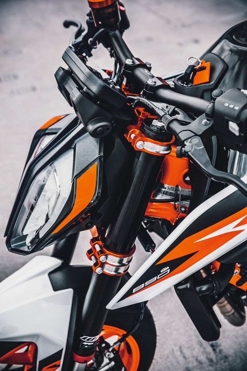 322800_890 Duke R 2020