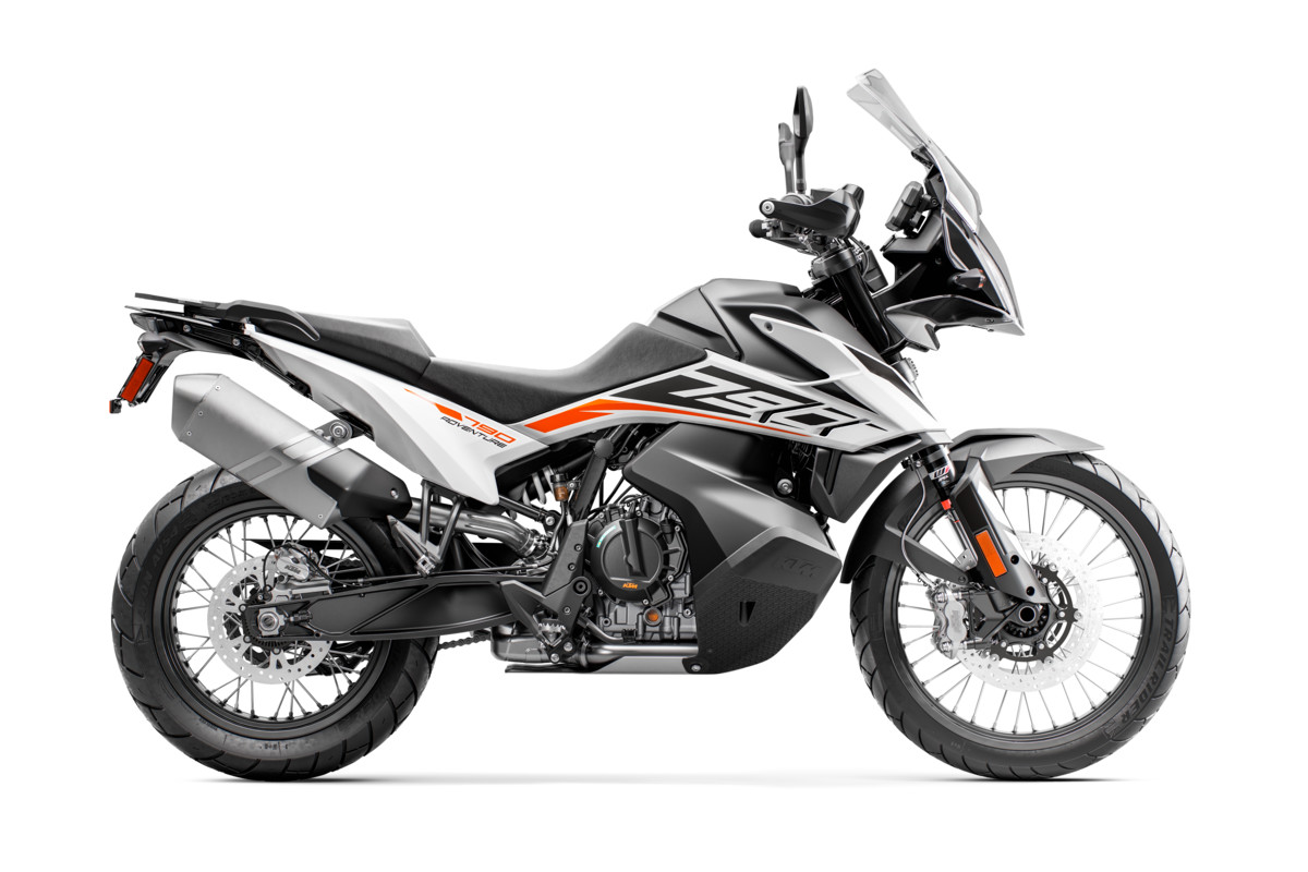261018_790 ADV White US MY19 90-Right