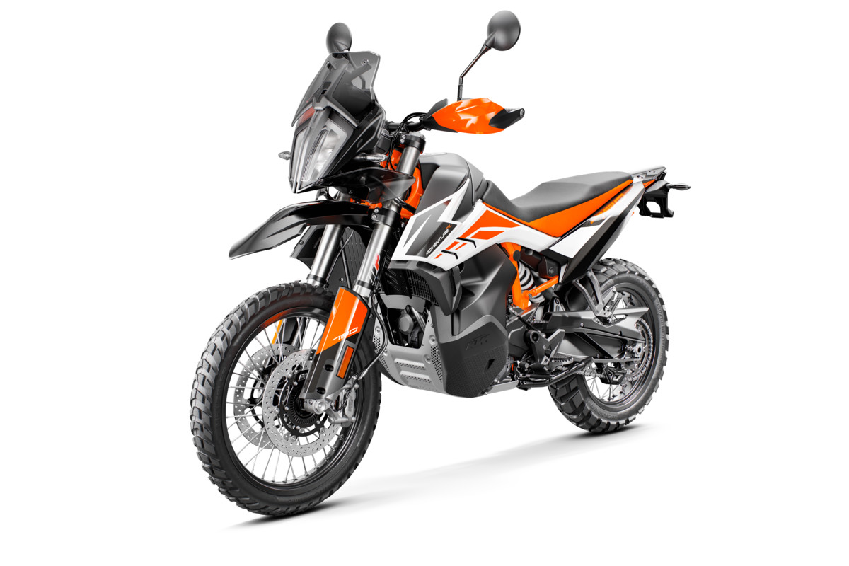 261023_790 ADV R MY19 Front-Left