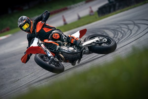 KTM 450 SMR 2021 Action3