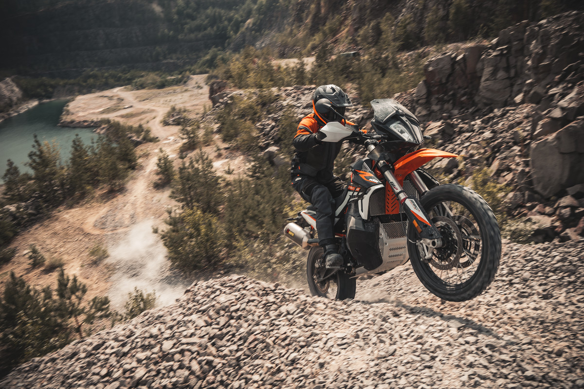 KTM 890 ADVENTURE R_Action
