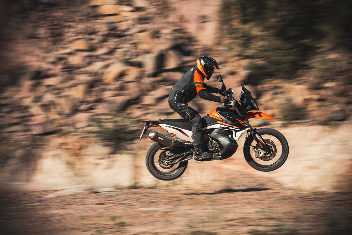 357396_MY21 KTM 890 ADVENTURE R_ Action