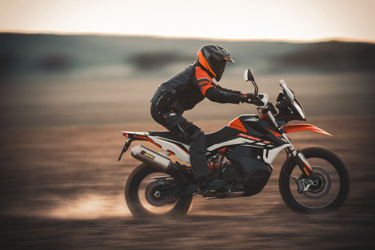 357400_MY21 KTM 890 ADVENTURE R_ Action