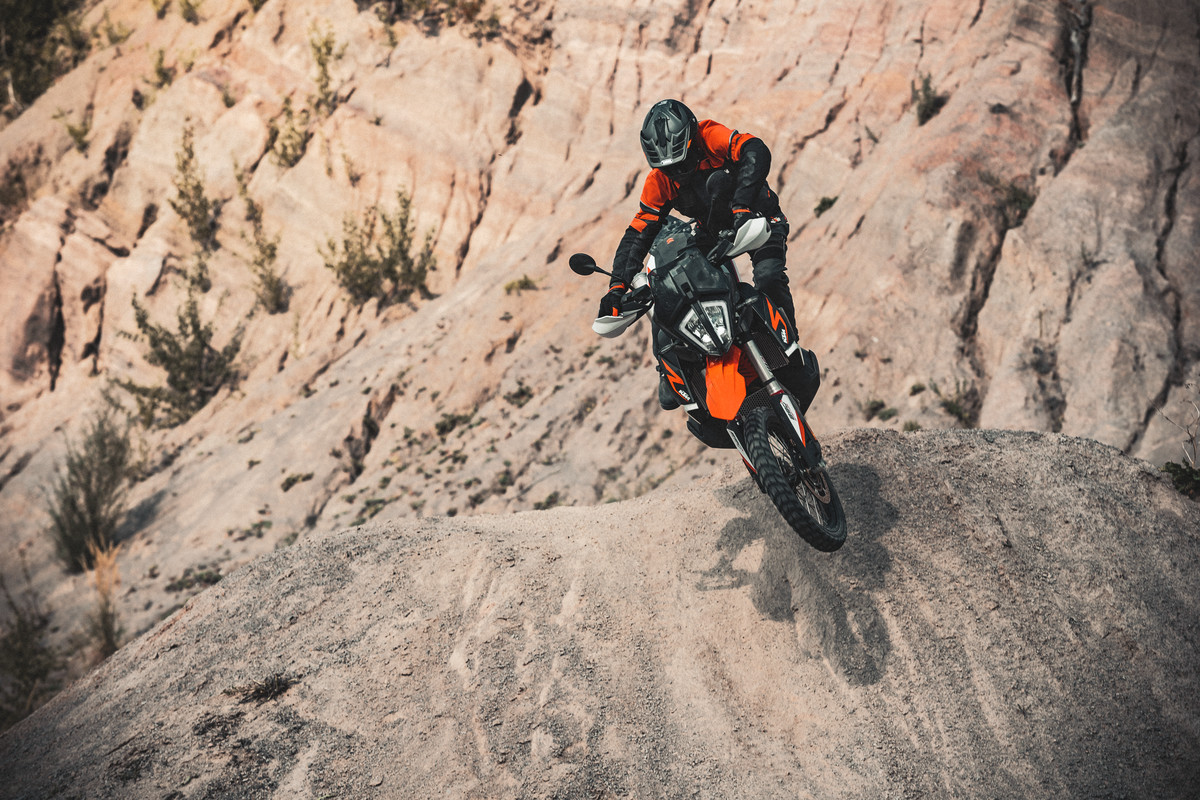 357409_MY21 KTM 890 ADVENTURE R_ Action