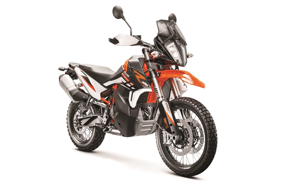 360677_890 Adventure R US MY21 Front-Right