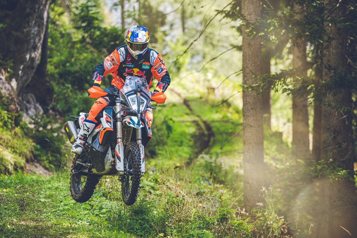 360999_MY21 KTM 890 ADVENTURE R RALLY_ Action_ Toby Price