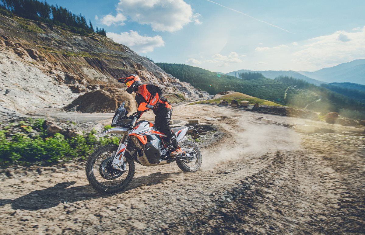 361026_MY21 KTM 890 ADVENTURE R RALLY_ Action