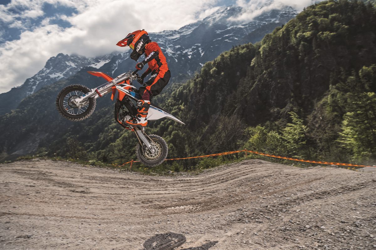 5 Action KTM SX-E 5 MY2020.jpg