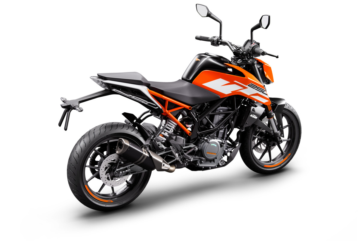 170606_KTM 250 DUKE Orange Rear Right MY 2017