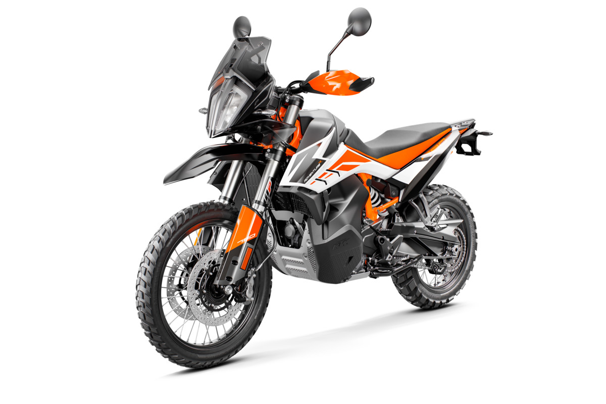 254110_790 ADV R_MY19 Front-Left