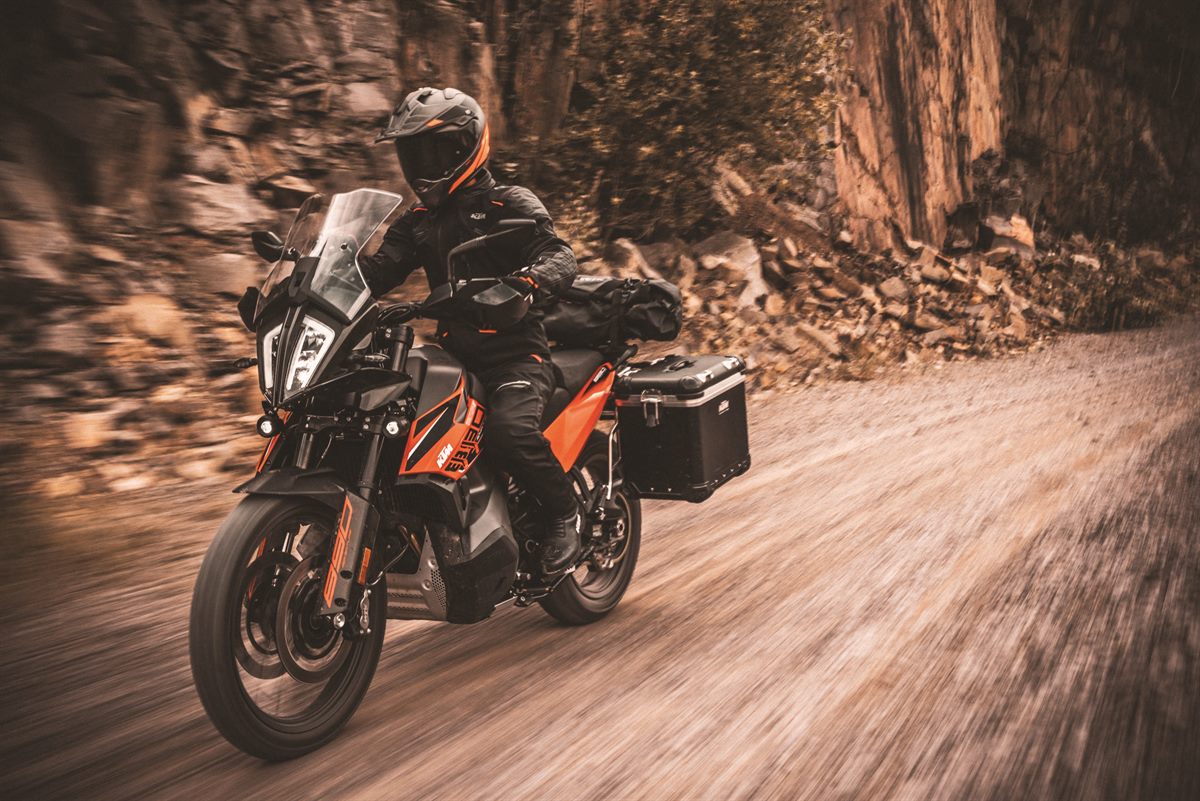 359581_MY21 KTM 890 ADVENTURE_ Action