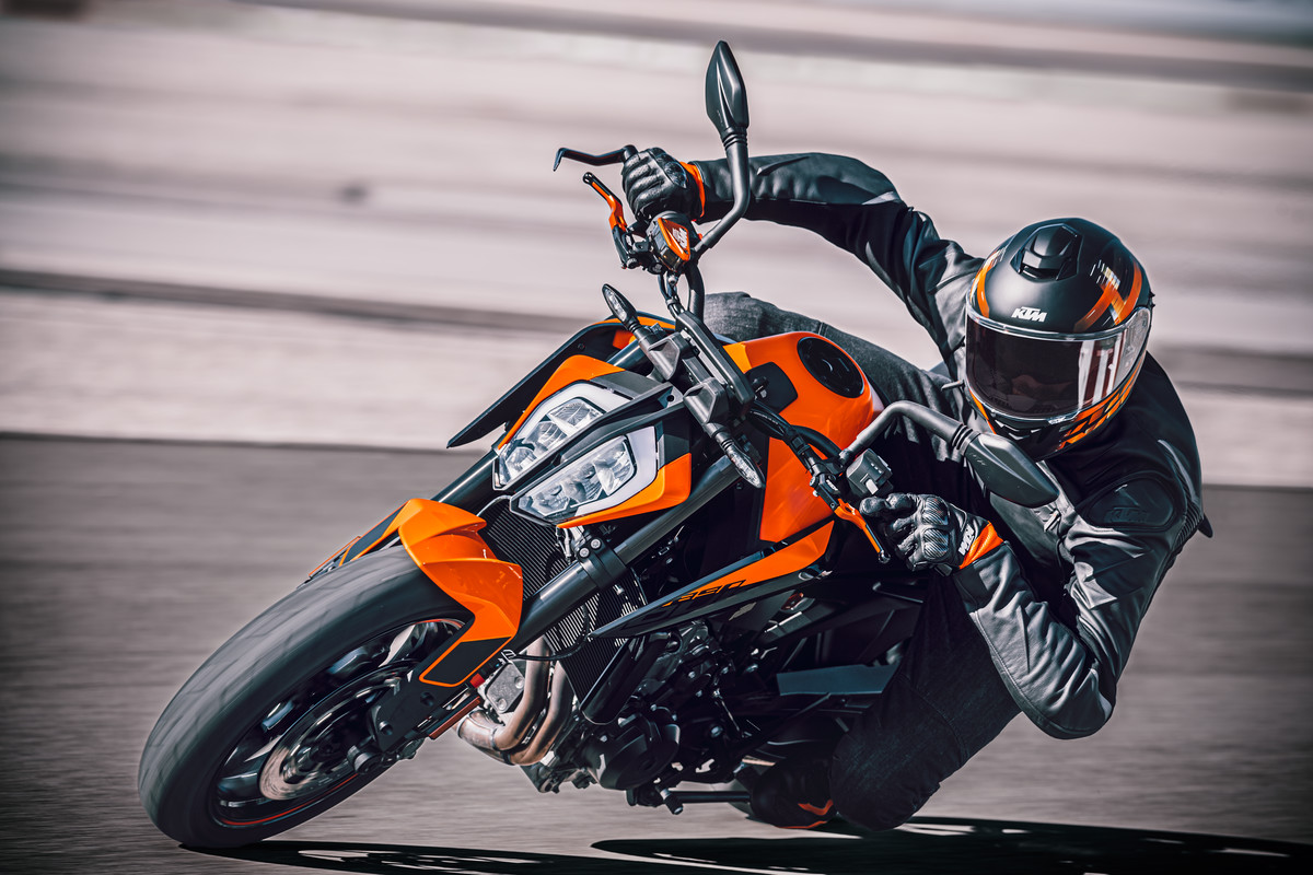 KTM 890 DUKE - Action