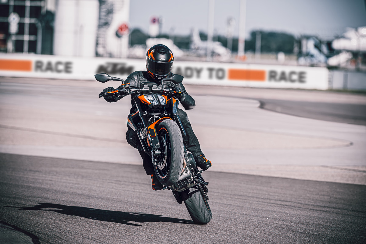 KTM 890 DUKE - Action