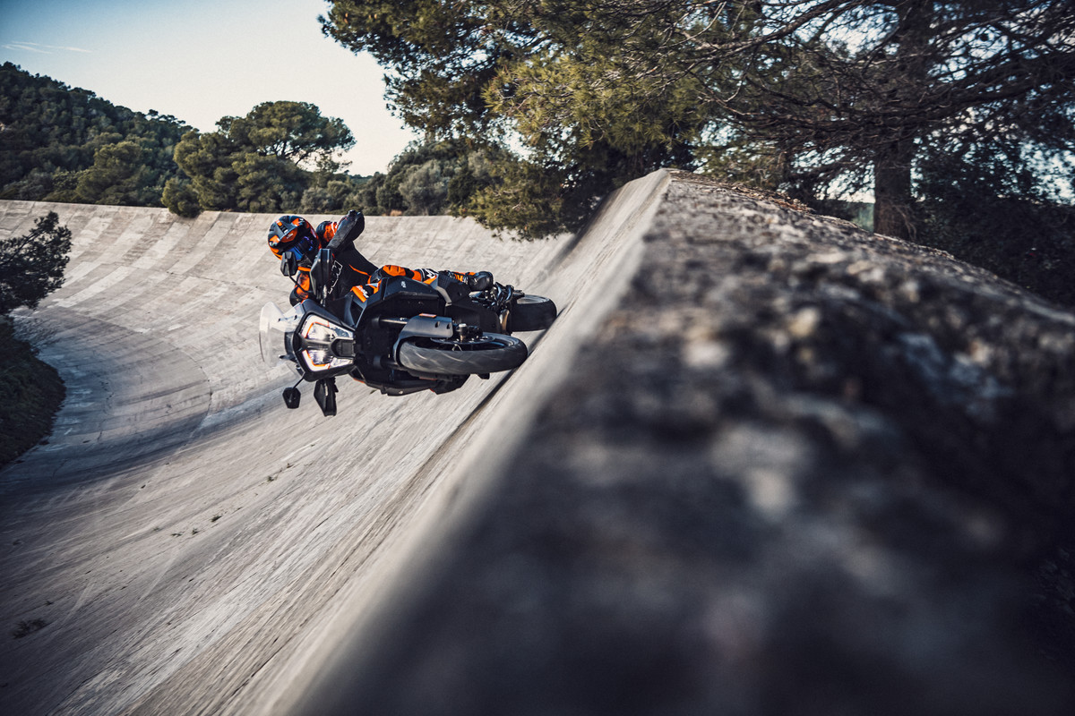 KTM 1290 SUPER ADVENTURE S_Action