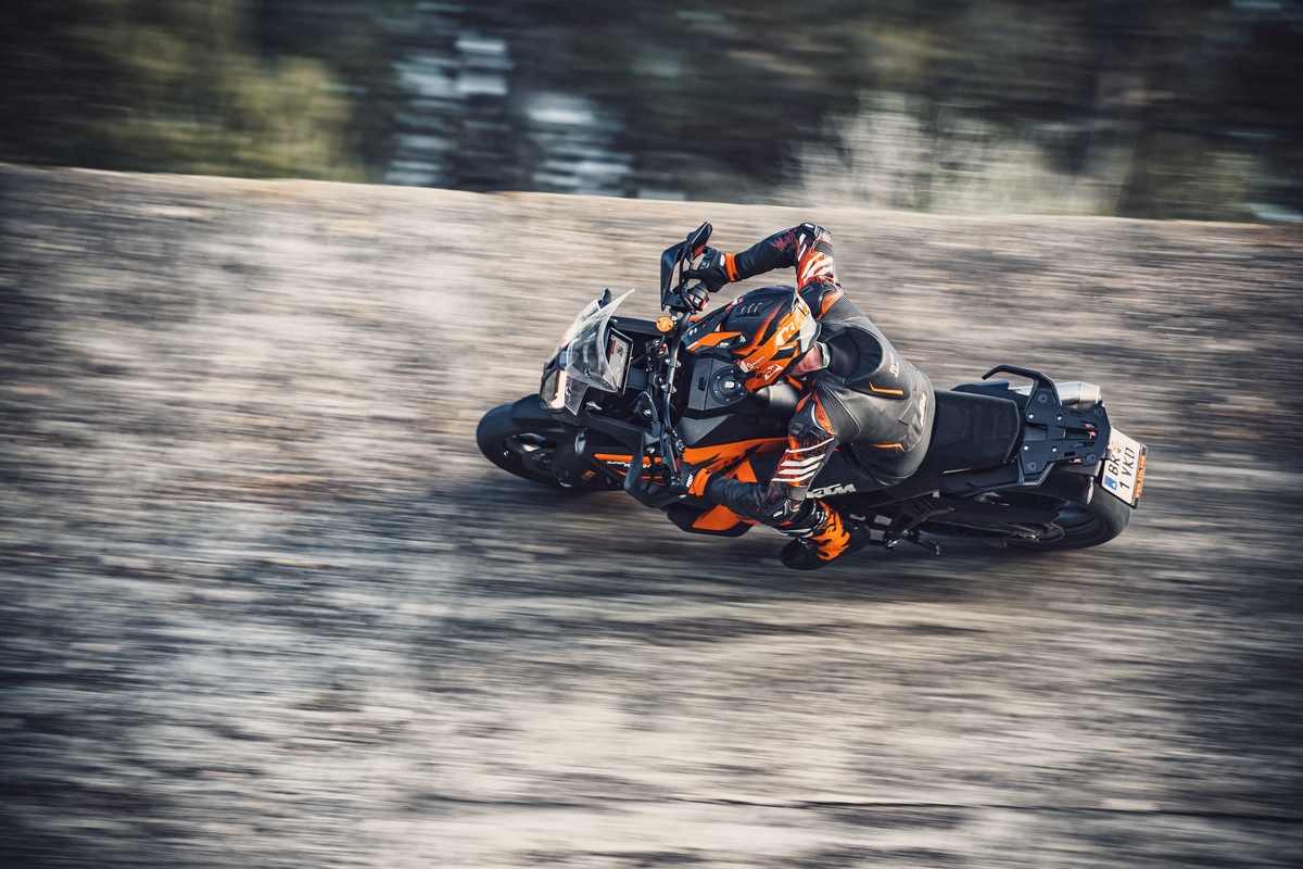 KTM 1290 SUPER ADVENTURE S_Action