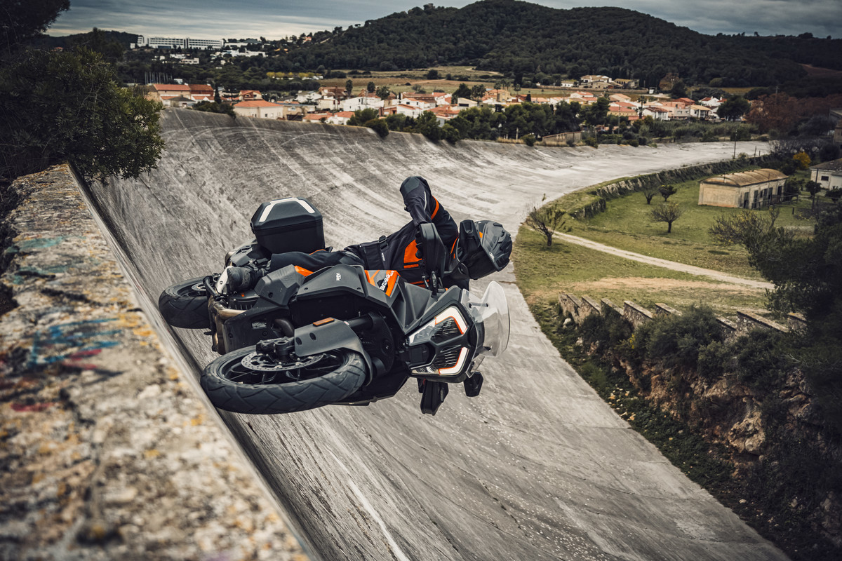 KTM 1290 SUPER ADVENTURE S_Action