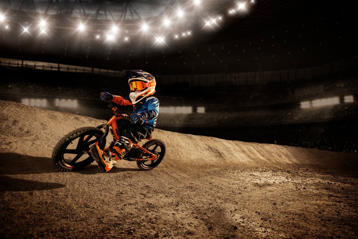 STACYC KTM Factory Replica 16eDRIVE - Action