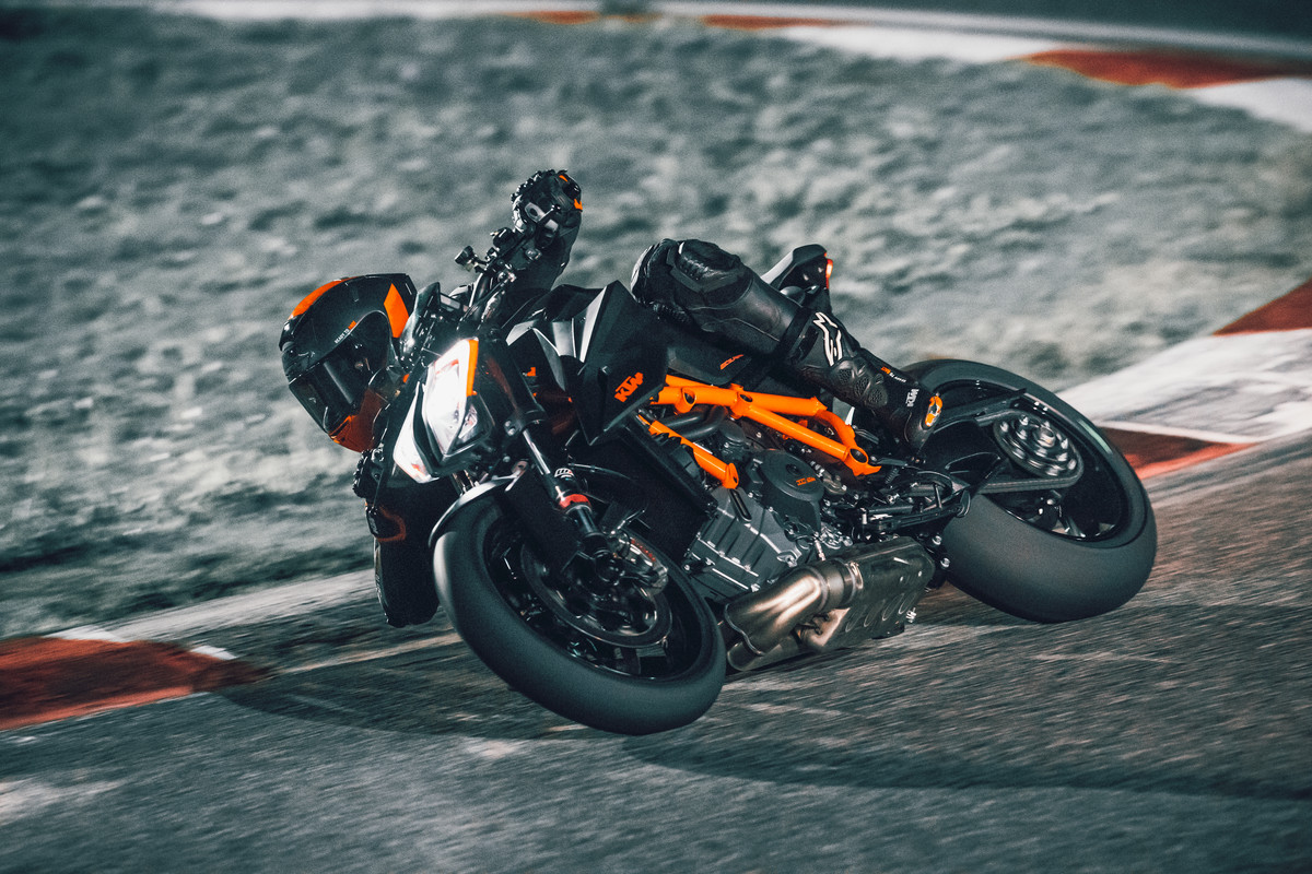 342289_1290 SUPER DUKE R 2020