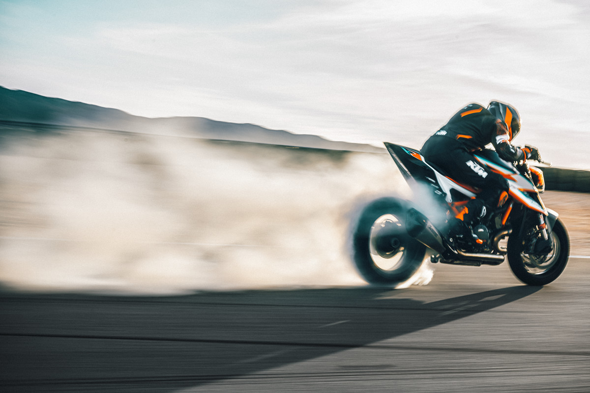 KTM 1290 SUPER DUKE RR Action