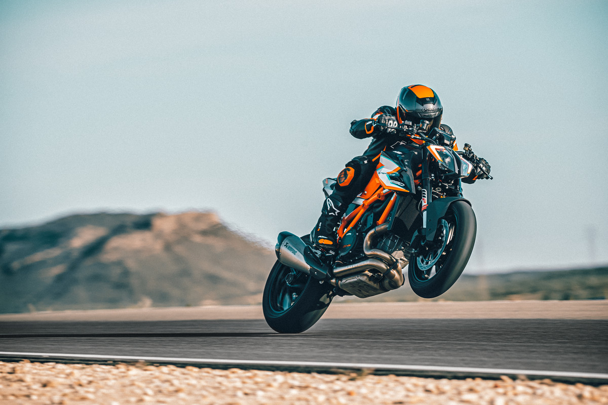 KTM 1290 SUPER DUKE RR Action