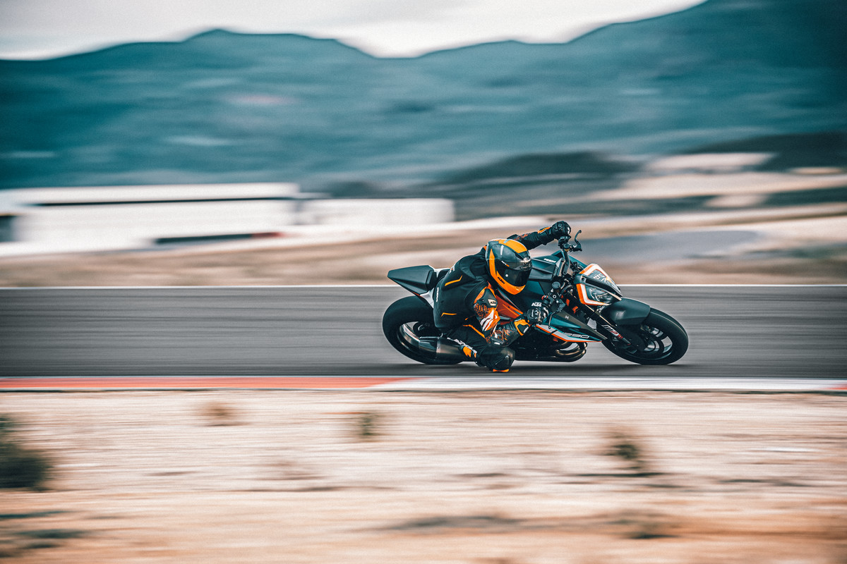 KTM 1290 SUPER DUKE RR Action