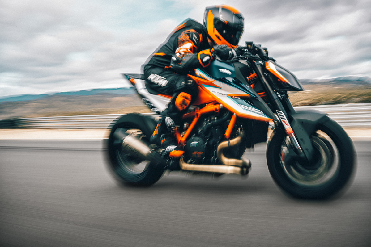 KTM 1290 SUPER DUKE RR Action