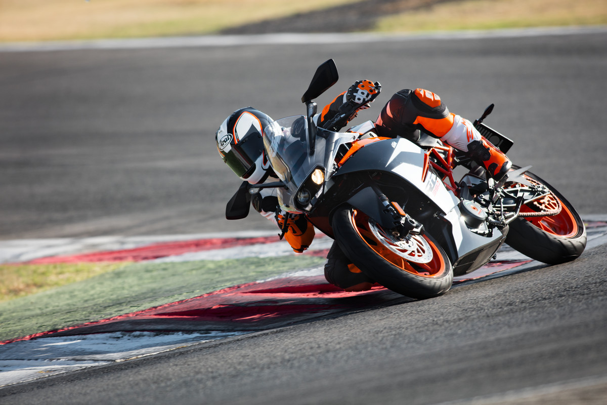150977_KTM RC 390 MY 2017 (2)