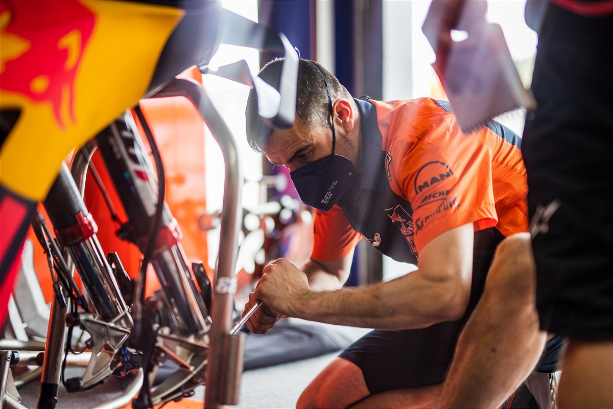 2021 Jerez test crew photos