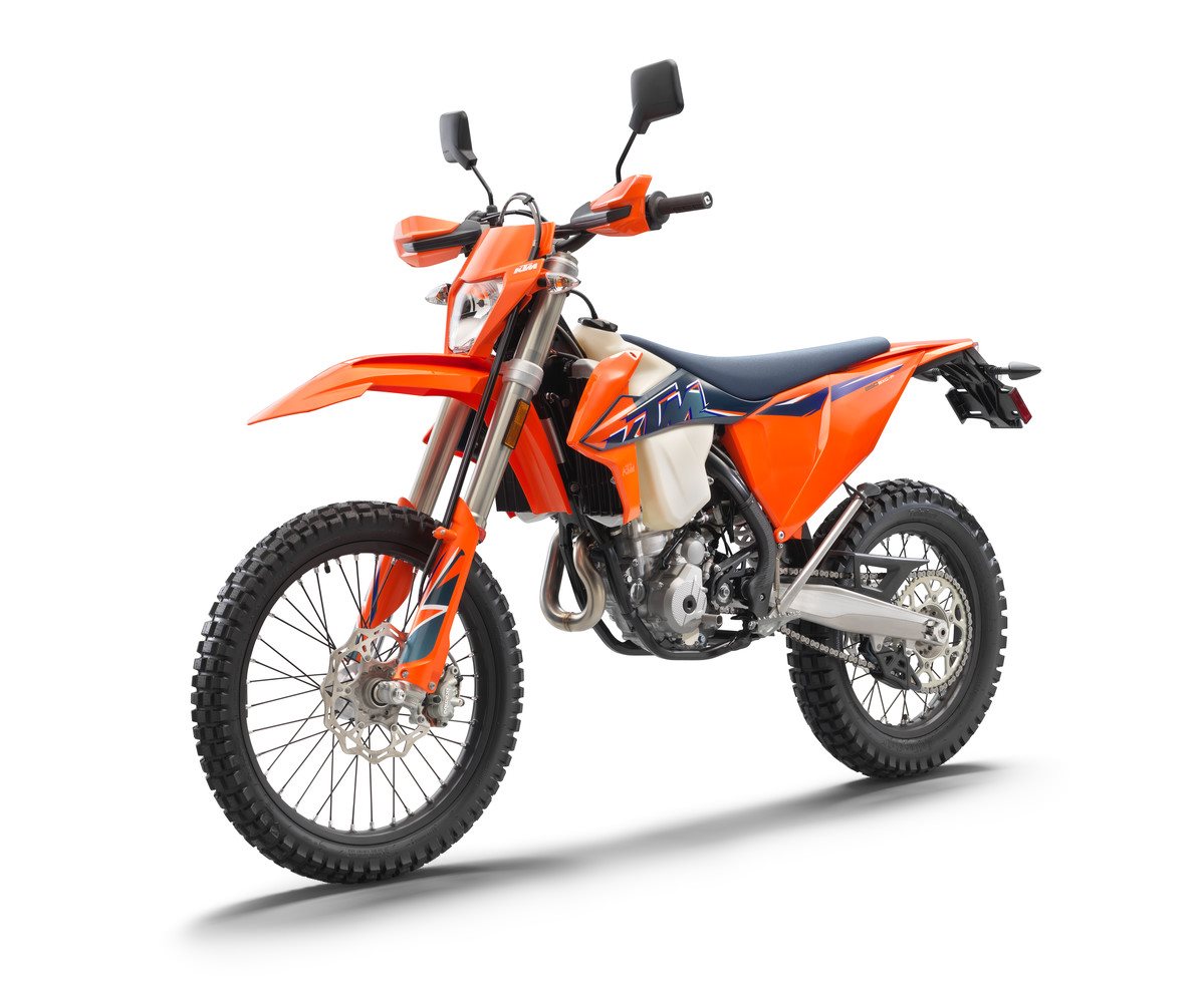 375341_350 EXC-F Street Legal front left USA_MY2022