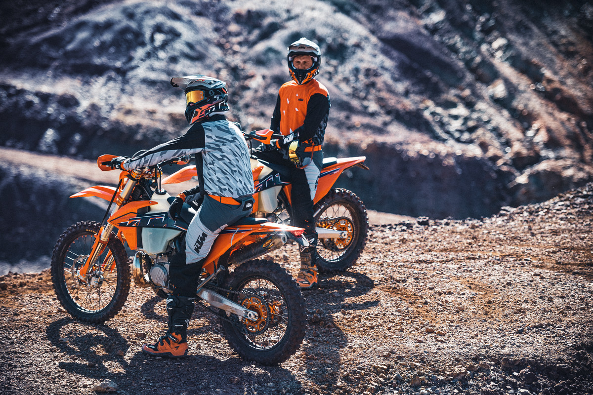 383670_MY22 KTM 300 XC-W TPI _ 350 XCF-W