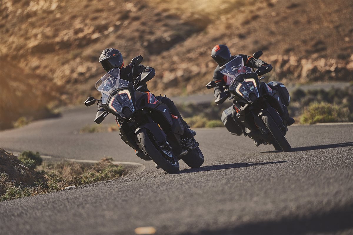 373158_MY21 KTM 1290 SUPER ADVENTURE S - Action