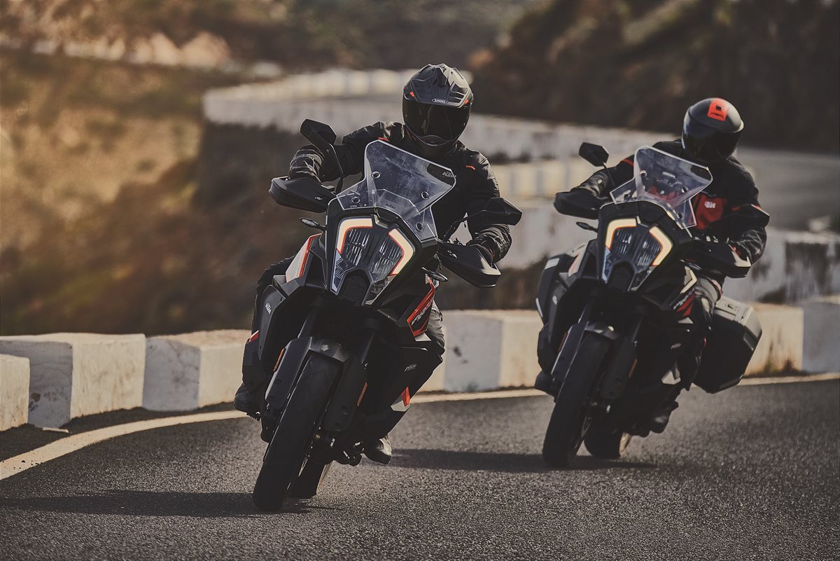 373179_MY21 KTM 1290 SUPER ADVENTURE S - Action