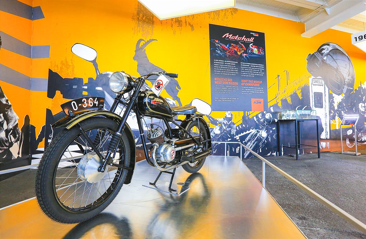 KTM Pop-up-Ausstellung auf der Großglockner Hochalpenstraße