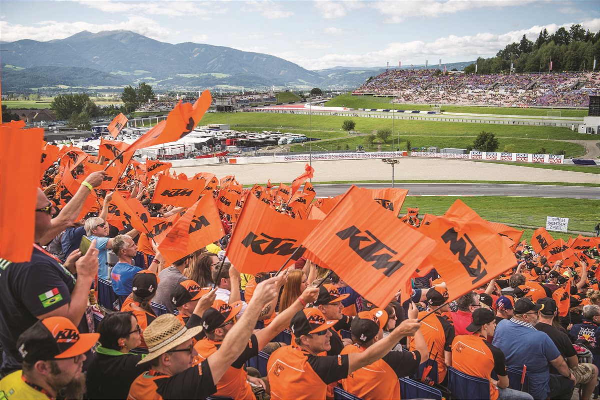 KTM Motohall MotoGP™ Fanbus