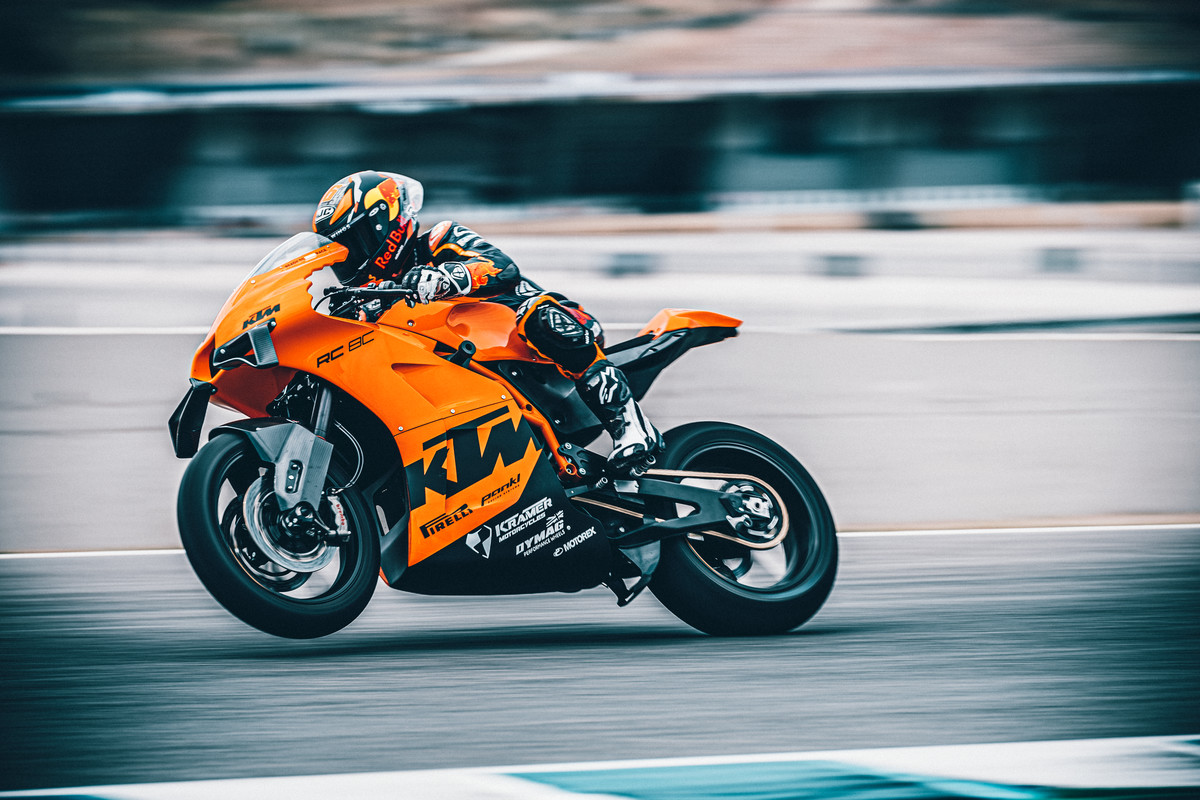 392429_MY22_ KTM RC 8C_ Static_ Mika Kallio