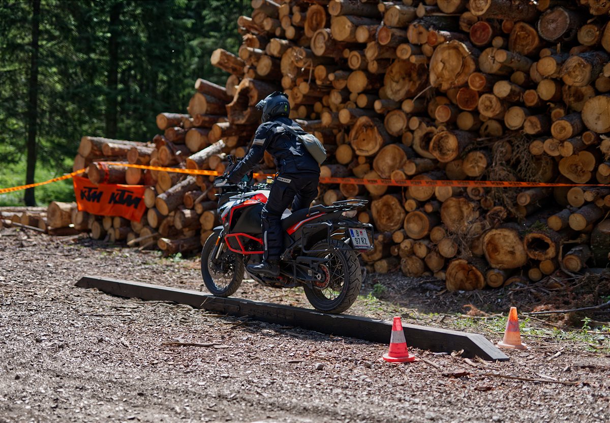 KTM ADVENTURE ACTION