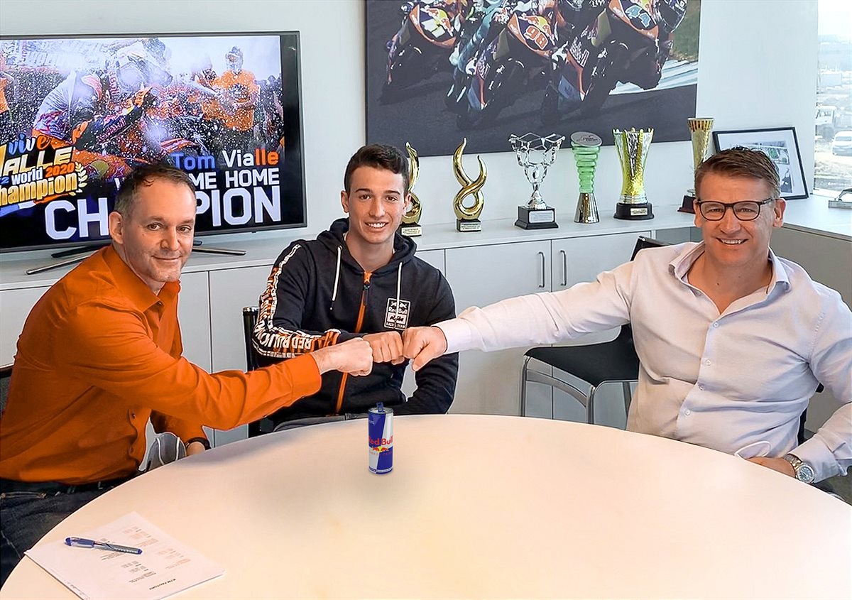 Tom Vialle contract extension