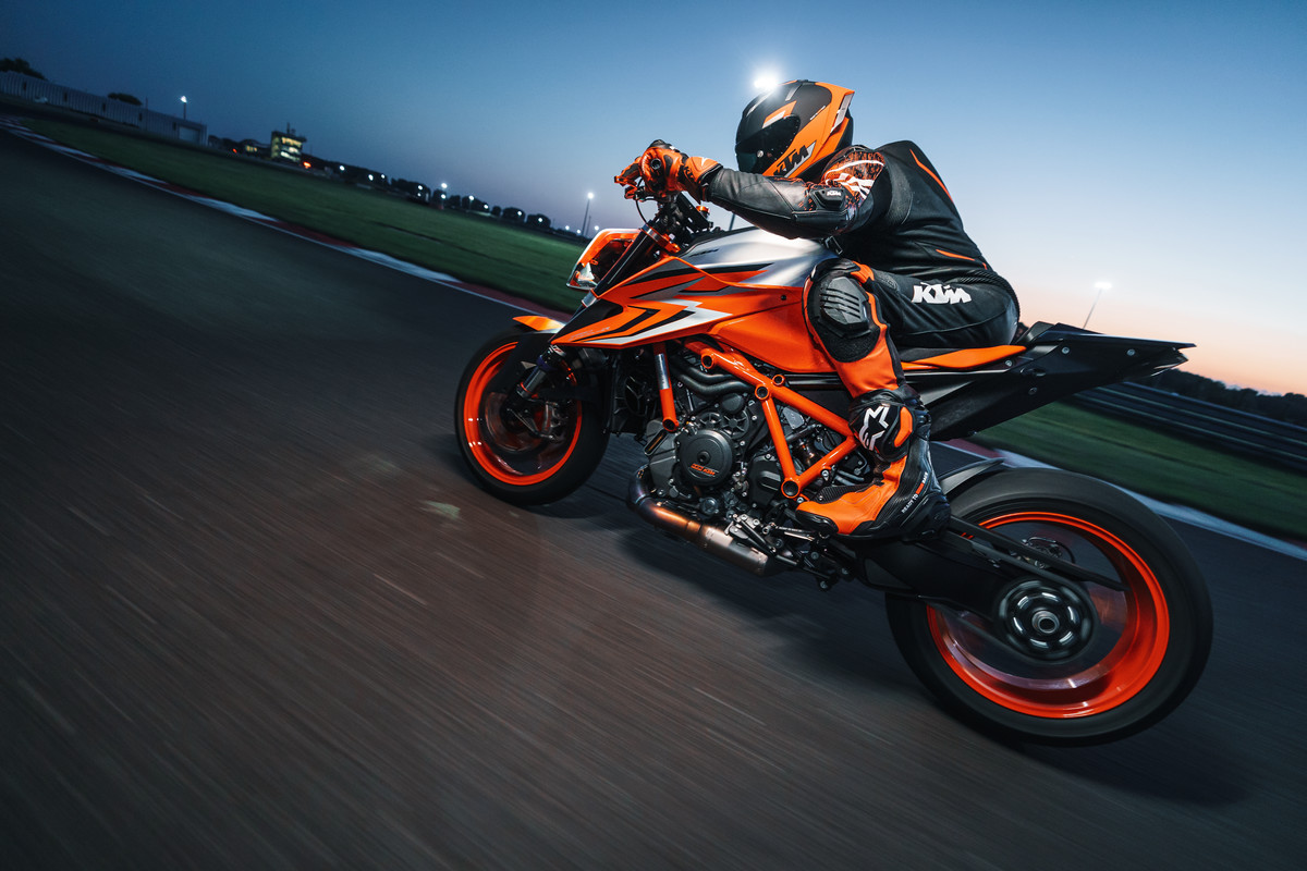 411674_MY22 KTM 1290 SUPER DUKE R EVO - Cat B