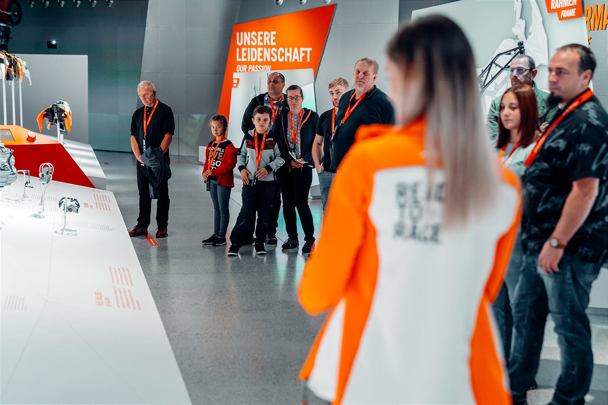 Geführte Touren durch die Ausstellung der KTM Motohall