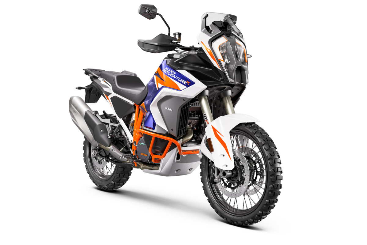 370548_MY22 KTM 1290 SUPER ADVENTURE R - Front - Right - OT spec
