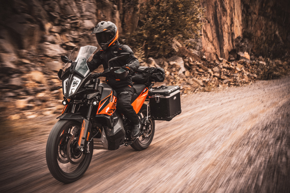 359581_MY21 KTM 890 ADVENTURE_ Action