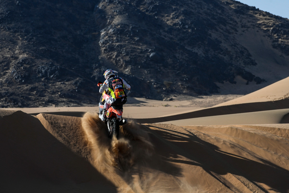 425611_matthias-walkner_Dakar-Rally-2022-Stage12_2316